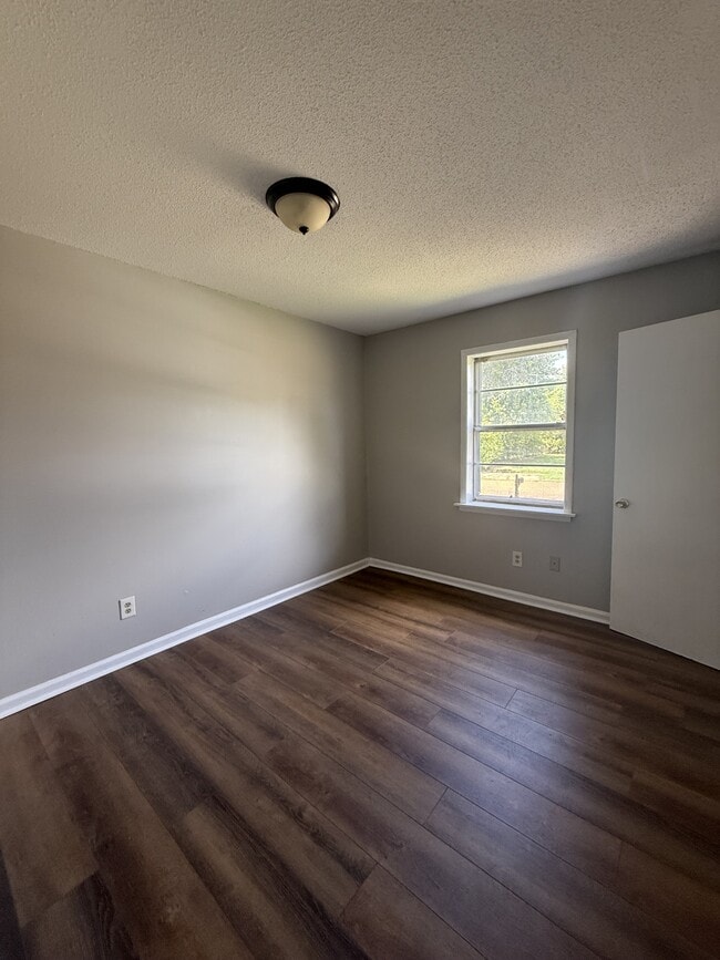 Building Photo - 114 Jelk St
