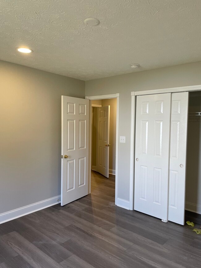 Building Photo - 10717 N Park Ave