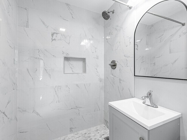 Building Photo - 1621 W Cullerton St