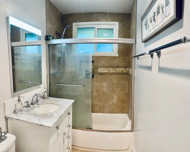 Building Photo - 7236 Oakdale Ave