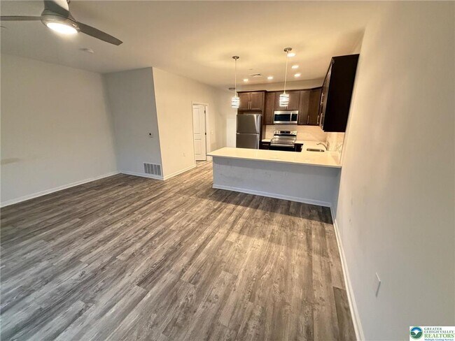 Building Photo - 2321 Linford St