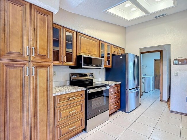 Building Photo - 5066 Woodbine St