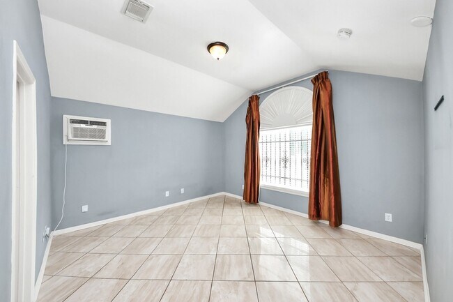 Building Photo - 5920 Conley St