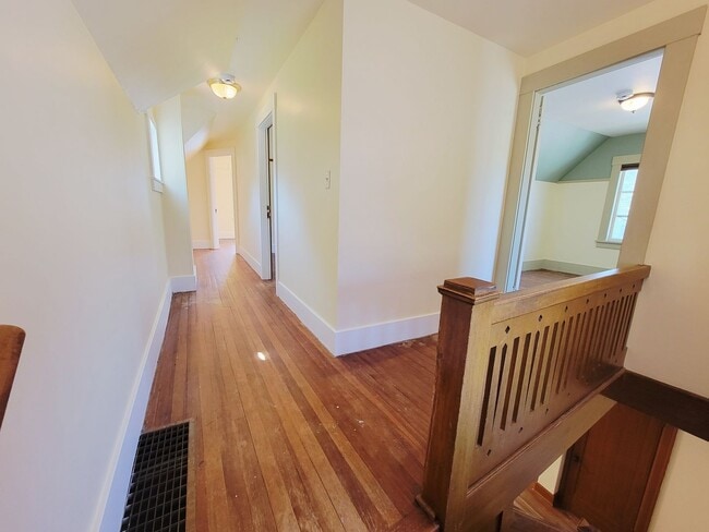 Building Photo - 3-Bedroom Home in Juneau’s Desirable Downt...