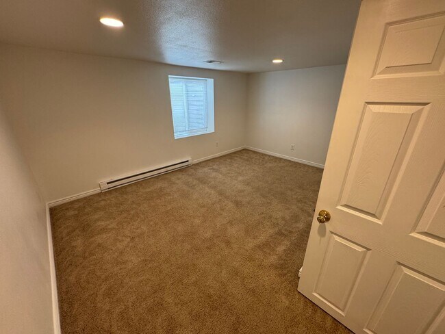 Building Photo - LEASING! Available June 30th