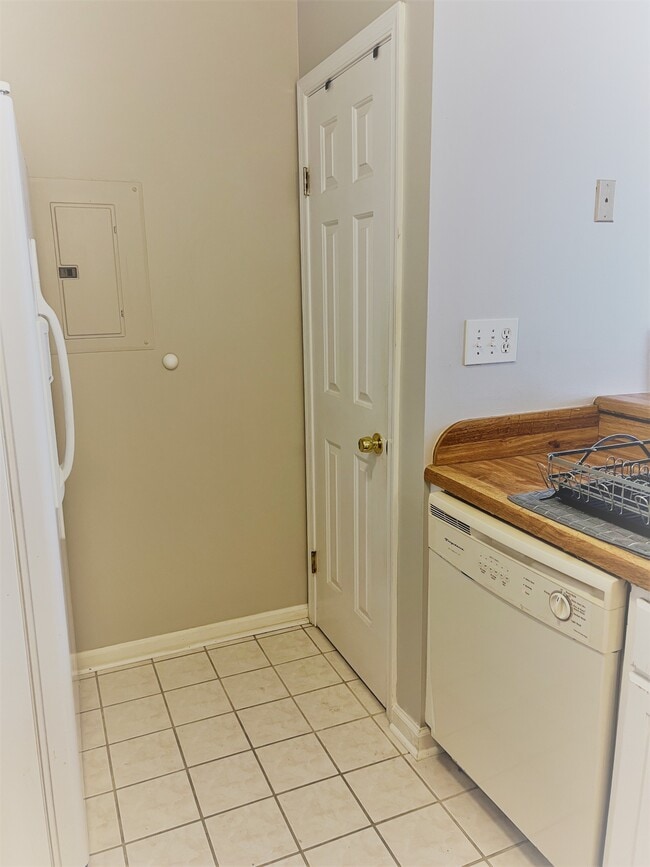 Building Photo - 1705 Willow Creek Ct