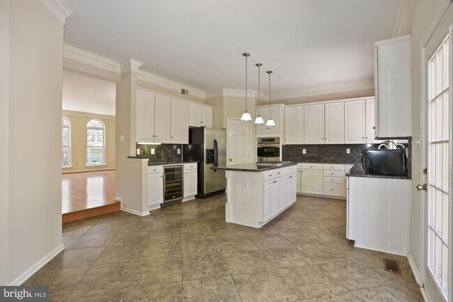 Building Photo - 4002 Rosemeade Dr