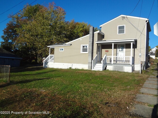 Building Photo - 539 Back St