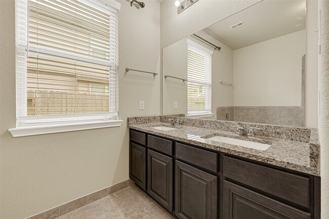 Building Photo - 17002 Devon Dogwood Trail