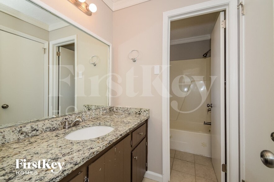 Building Photo - 26 Royal Coach Cir