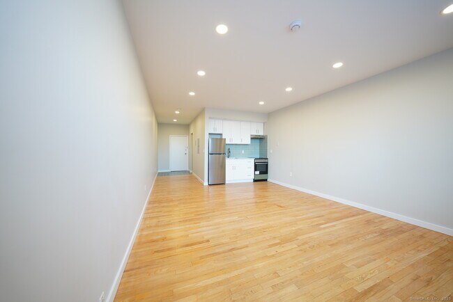 Building Photo - 94 Washington St