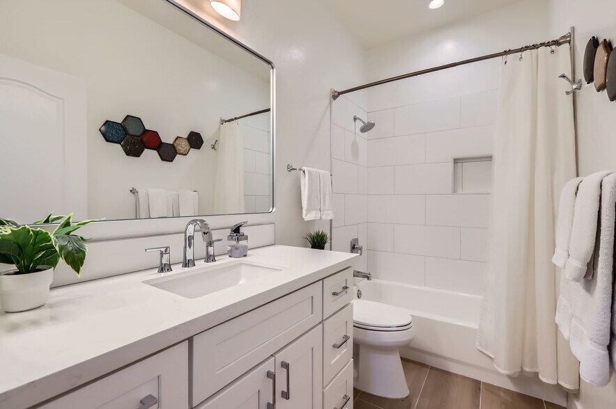 Building Photo - 6408 E Waltann Ln