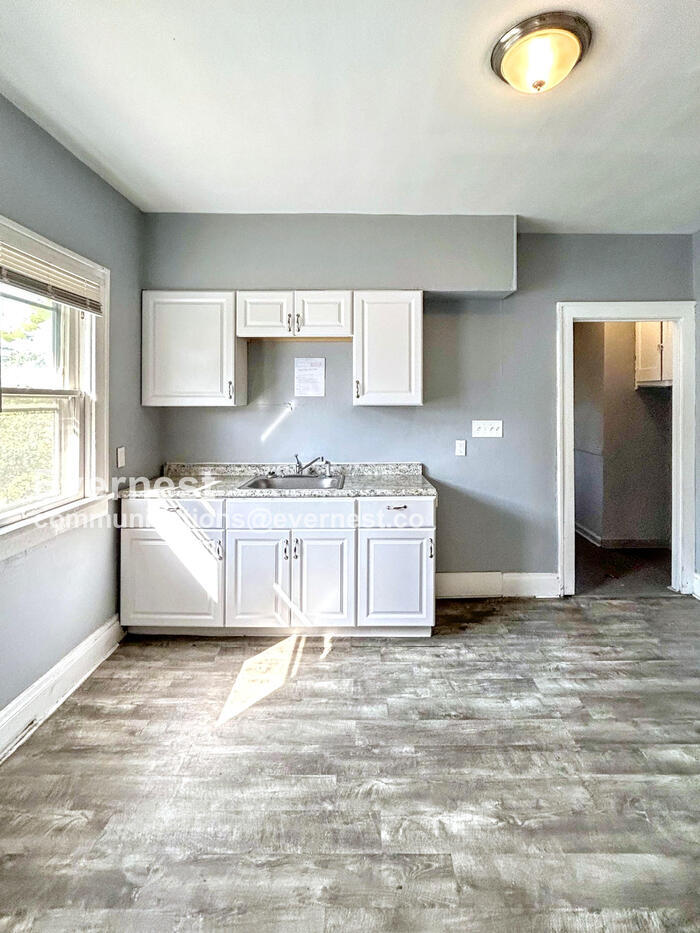 Building Photo - 3378 E 135th St