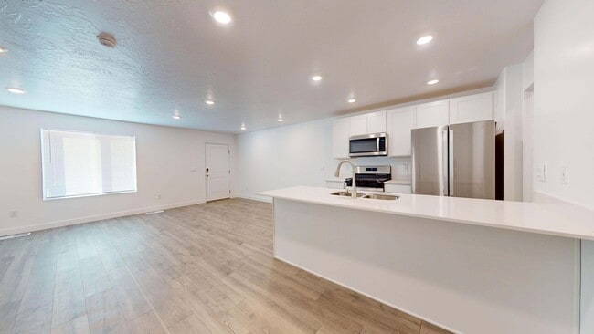 Building Photo - Newer Old Sorrel Townhome