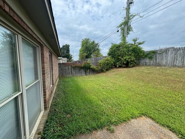 Building Photo - 8594 Sun Vista Dr N