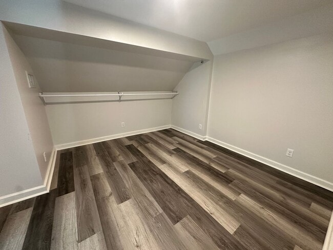 Building Photo - Welcome to this stunning 4-bedroom, 2-bath...