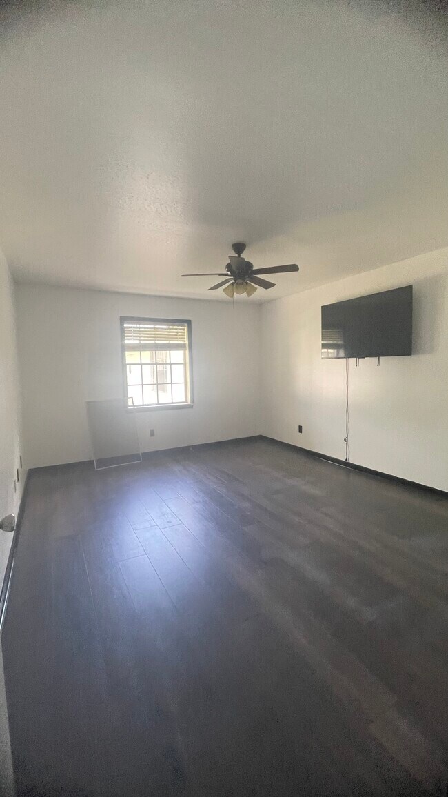 Building Photo - 5025 Wayneland Dr