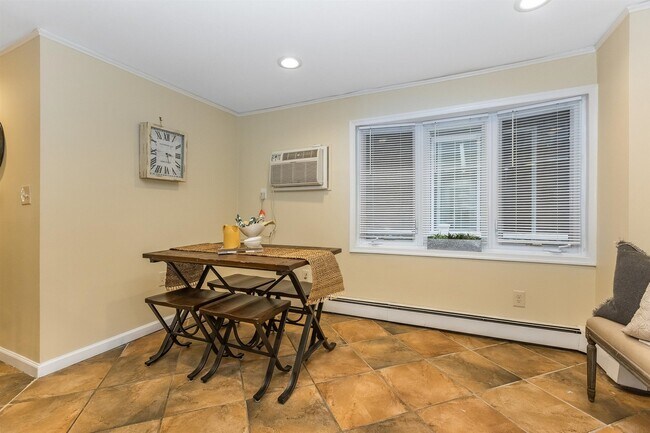 Building Photo - 102 Broughton Ave