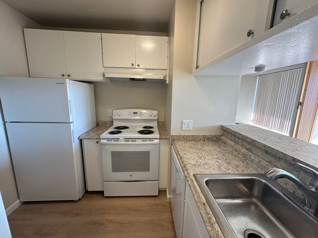 Building Photo - 1 bed, 1 bath in the heart of Downtown Reno!