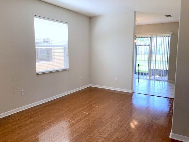 Building Photo - Beautiful 4 bedroom/3 bathroom Home