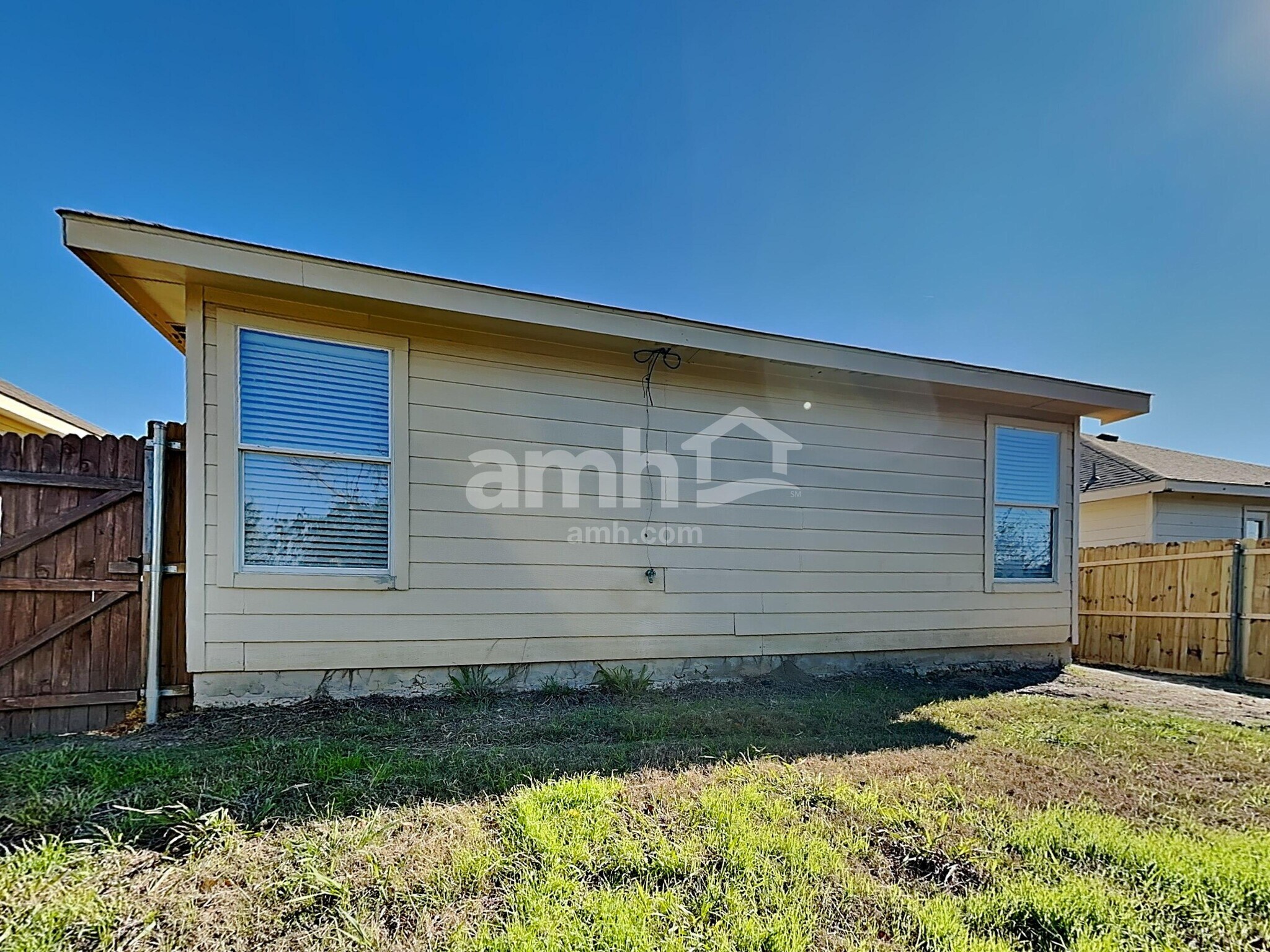 Building Photo - 1995 Kickapoo Trl