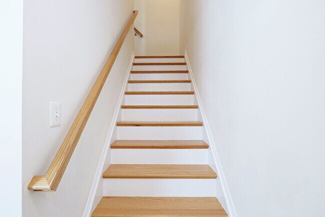 Building Photo - Pet-Friendly Fry's Spring Townhome Near 5t...
