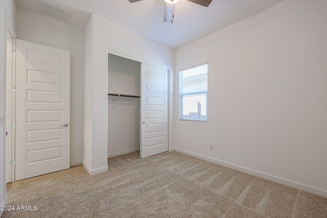 Building Photo - 7606 W Jackrabbit Ln