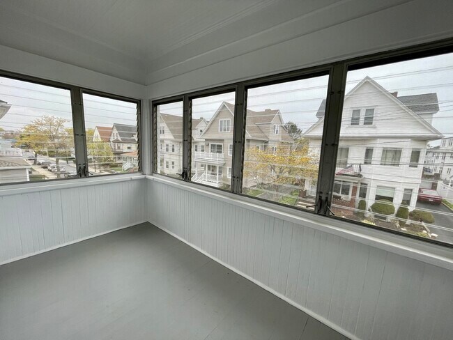 Building Photo - 20 Wilshire St