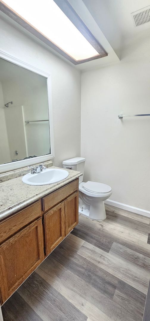 Building Photo - SUN421