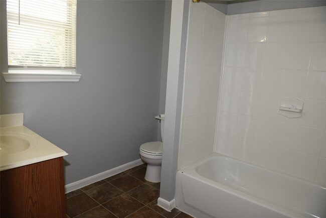 Building Photo - 2635 Skyview Grove Ct