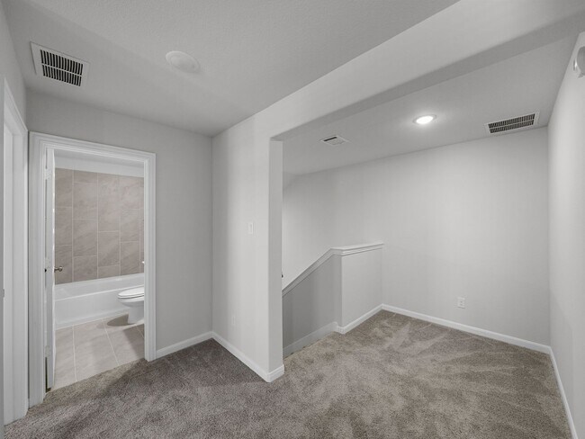 Building Photo - Almost New, Modern Look 4 Bed 3 Bath House...