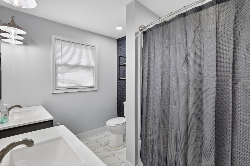 Building Photo - 430 N Linden St