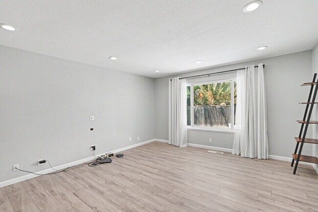 Building Photo - 3143 Shriver Dr