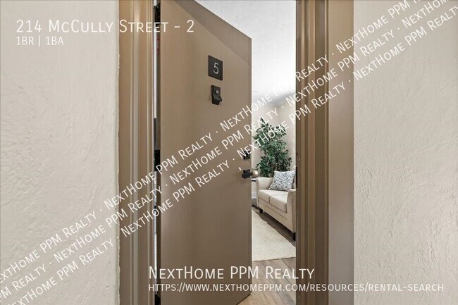 Building Photo - 214 McCully St