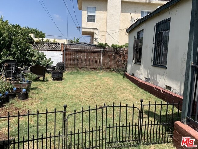 Building Photo - 2209 Ridgeley Dr