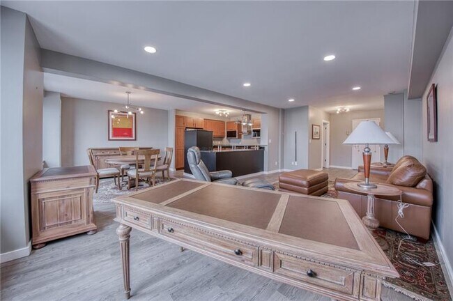 Building Photo - 320 Fort Duquesne Blvd