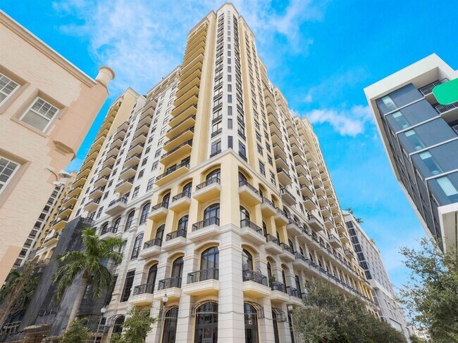 Building Photo - 701 S Olive Ave