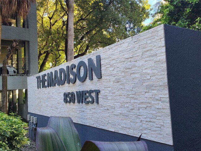 Building Photo - 850 N Miami Ave