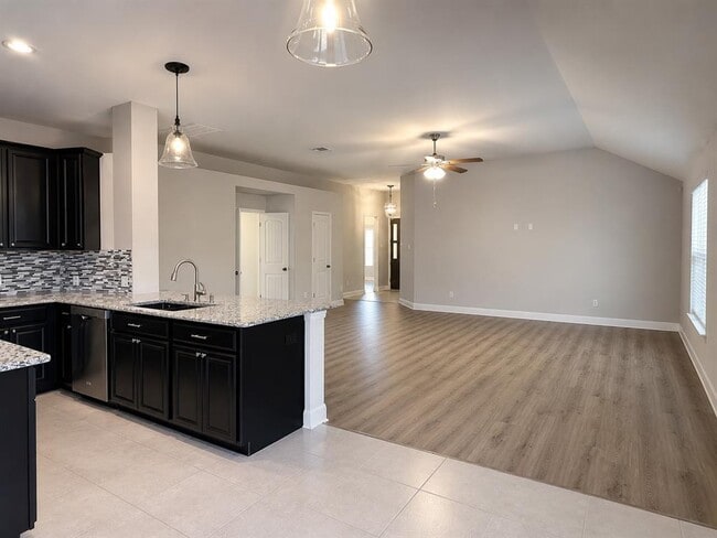 Building Photo - 18512 Rio Chama Ln