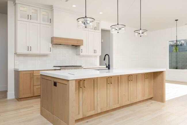 Building Photo - Beautiful 5 bed 4 bath home in Desert Cany...