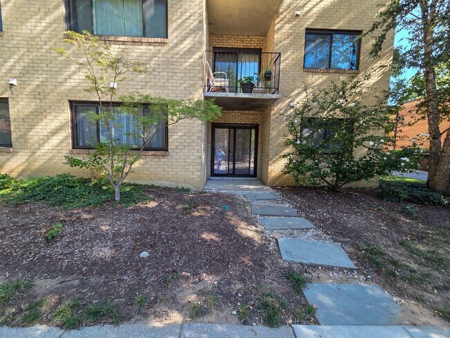 Building Photo - 4555 MacArthur Blvd NW