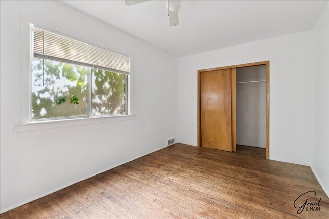 Building Photo - 3 bedroom - 1 bath  $1095/month