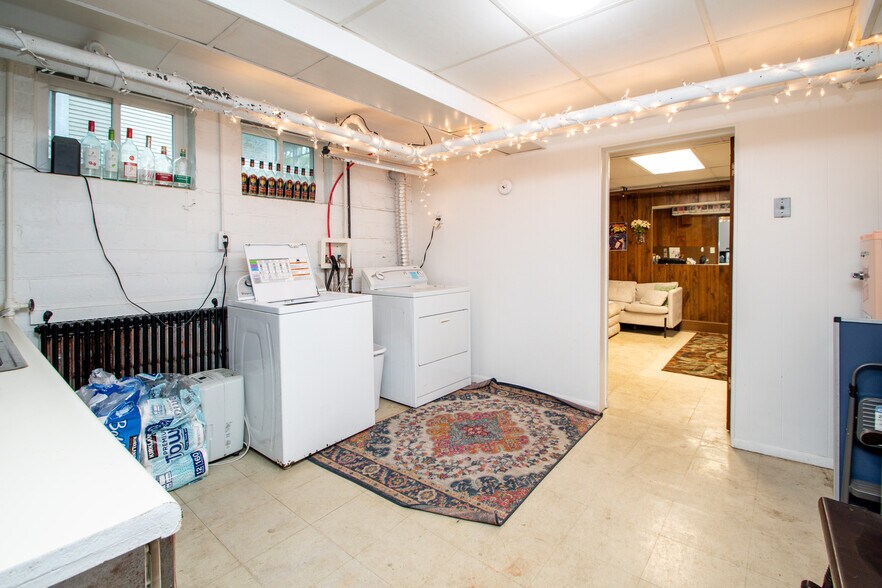 Building Photo - 1411 W Barker Ave