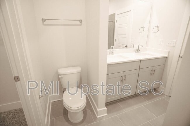 Building Photo - 35 Galley Ln