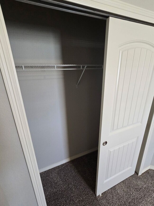 Building Photo - 3B/3B Townhome NOW AVAILABLE in Windsor! Great Location!