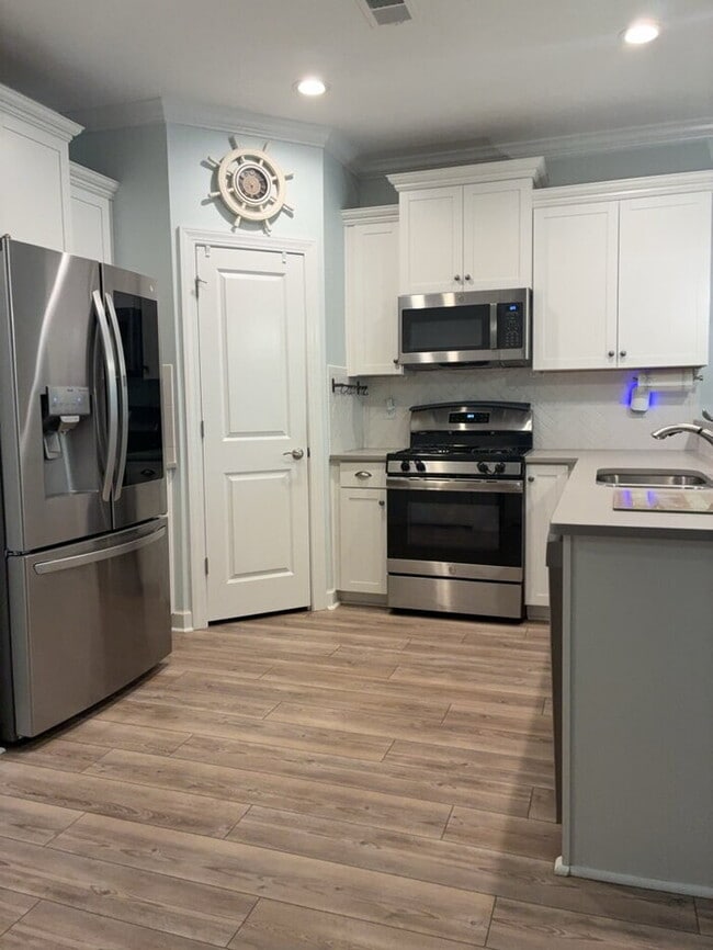 Building Photo - 222 Nautique Ct