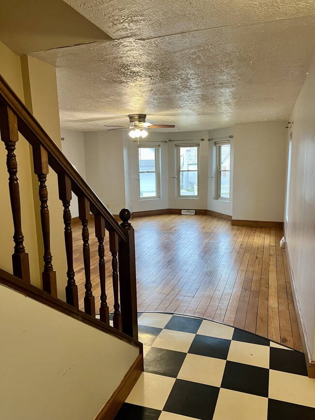 Building Photo - 2742 Walnut St