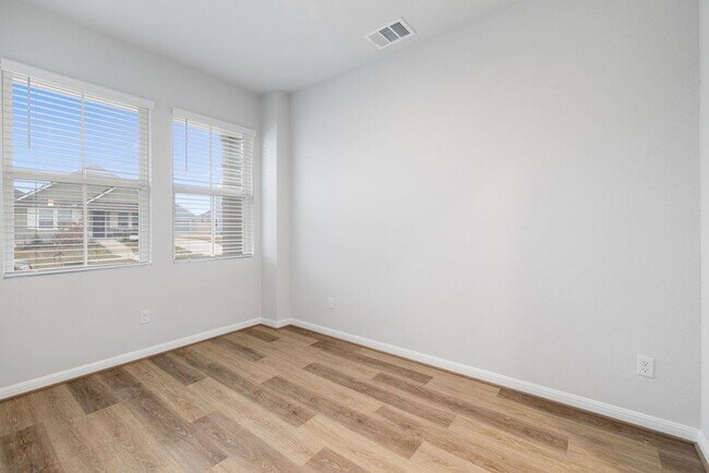 Building Photo - 303 Elm Br Trl