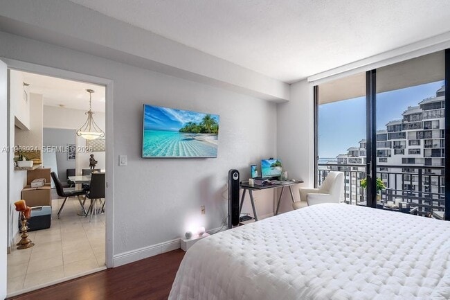 Building Photo - 540 Brickell Key Dr