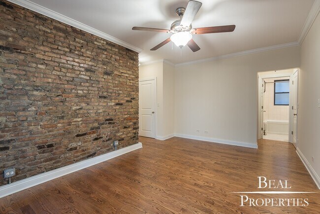Building Photo - 744 W Addison St